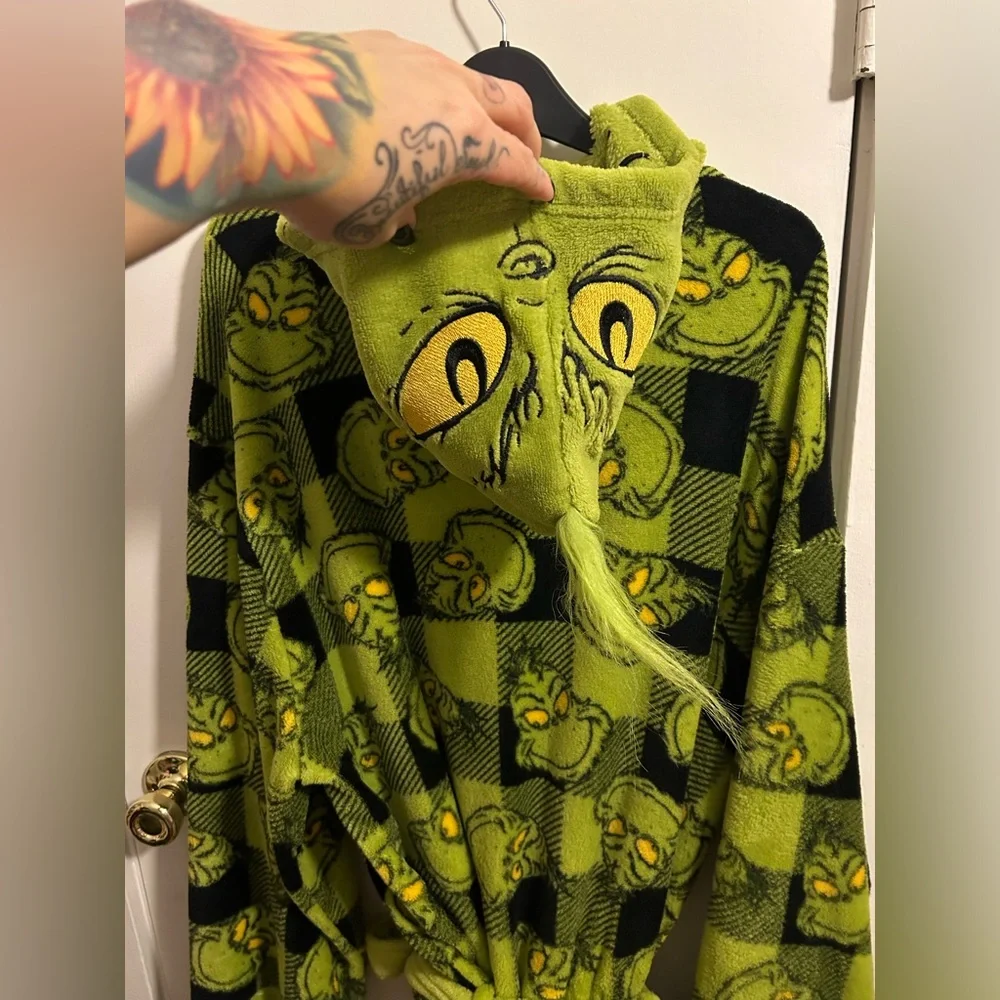 The Grinch Robe - Picture 2 of 3